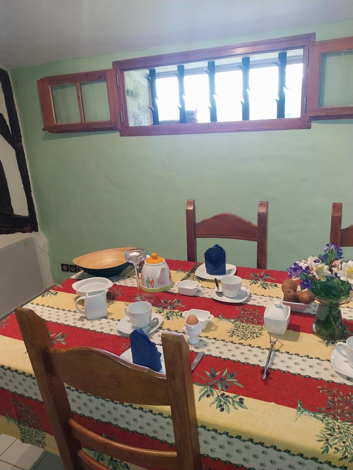 Les Bernus Bed & Breakfast Monfaucon  ภายนอก รูปภาพ